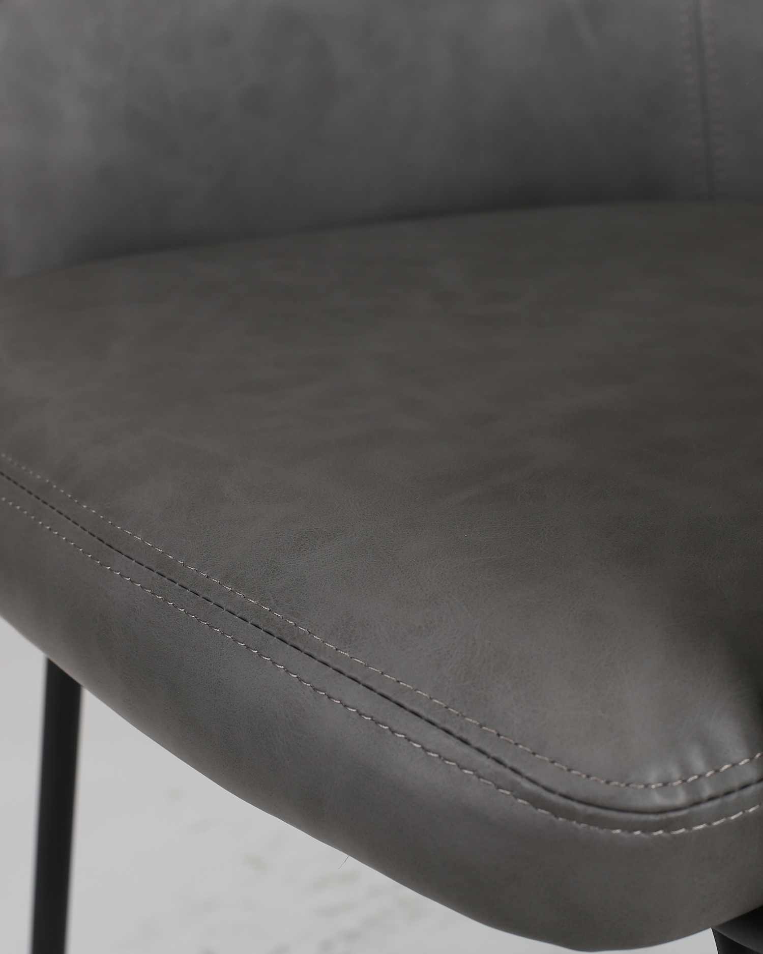 Lederen eetkamerstoel met arm Lederen eetkamerstoel met arm