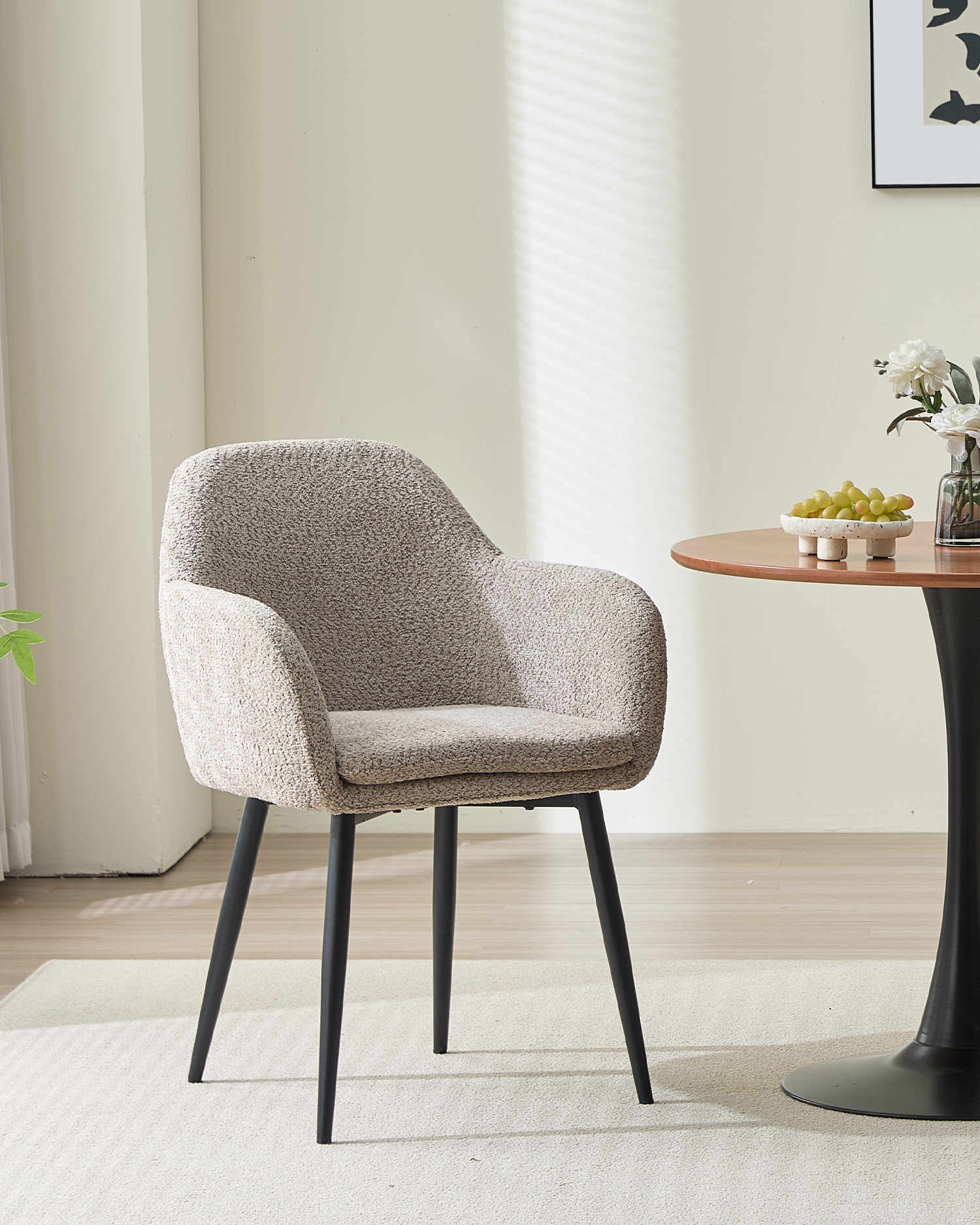 Zachte gestoffeerde eetkamerstoel Zachte gestoffeerde eetkamerstoel