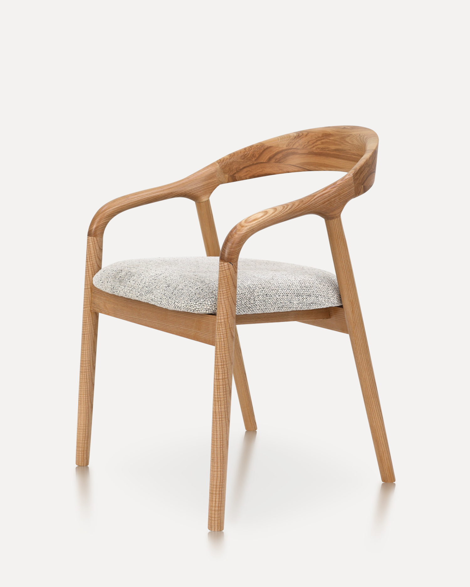 Gebogen back as houten stoelen Gebogen back as houten stoelen