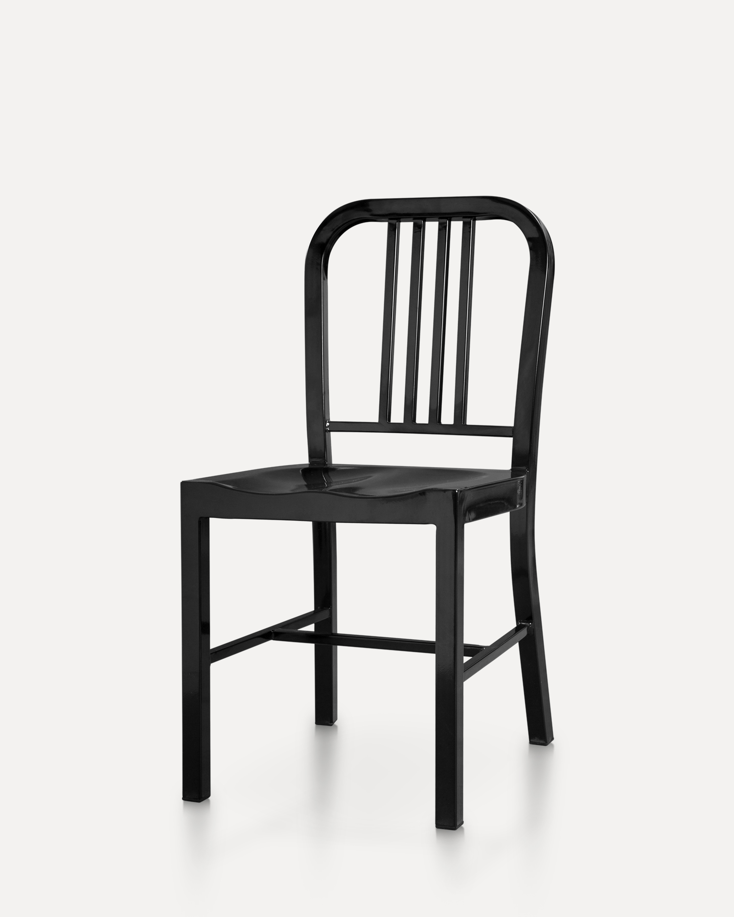 Tijdloos ontwerp ijzeren stoel Tijdloos ontwerp ijzeren stoel